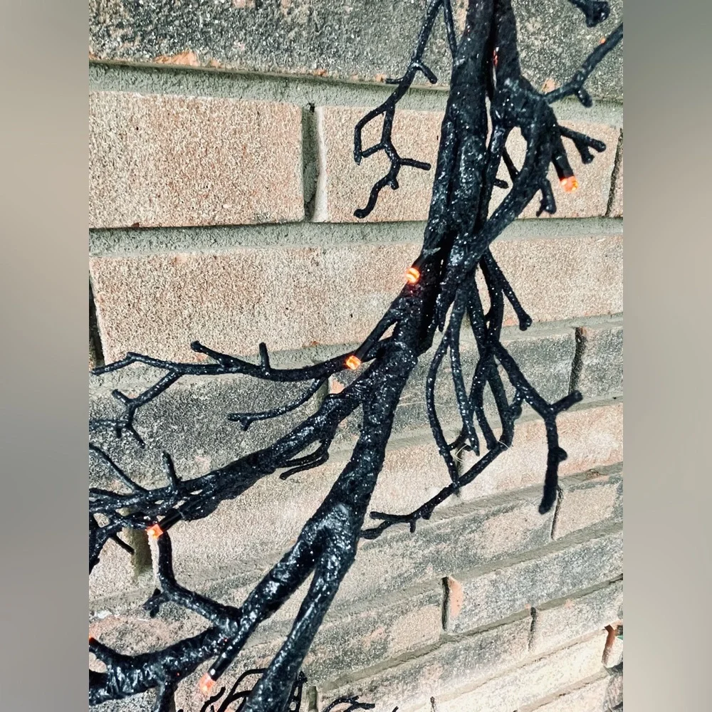 *Black Glitter Lighted Halloween Garland